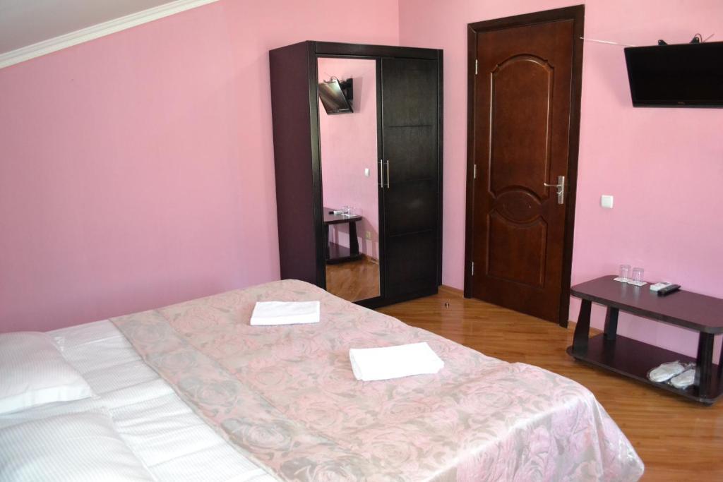 Hotel Isaka Tiflis Habitación foto
