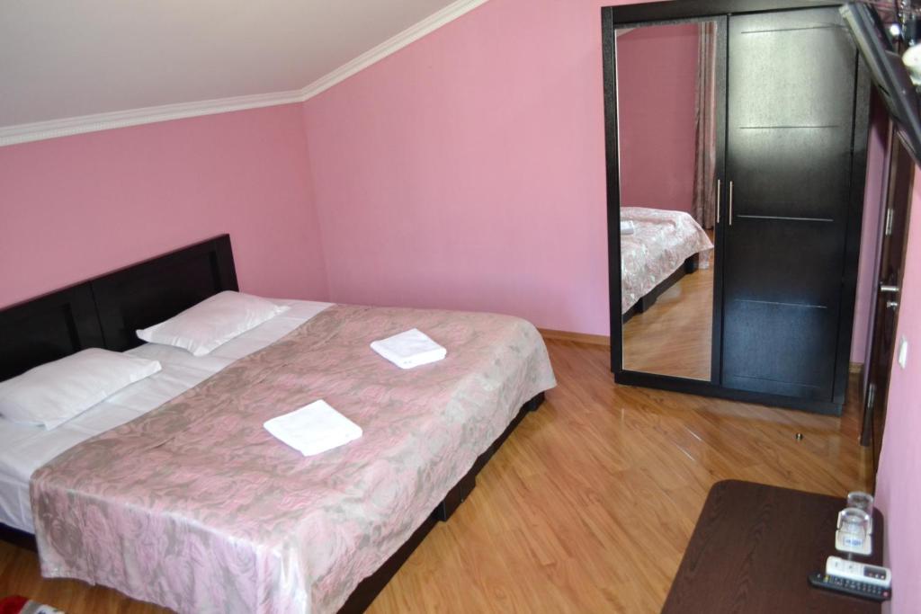 Hotel Isaka Tiflis Habitación foto