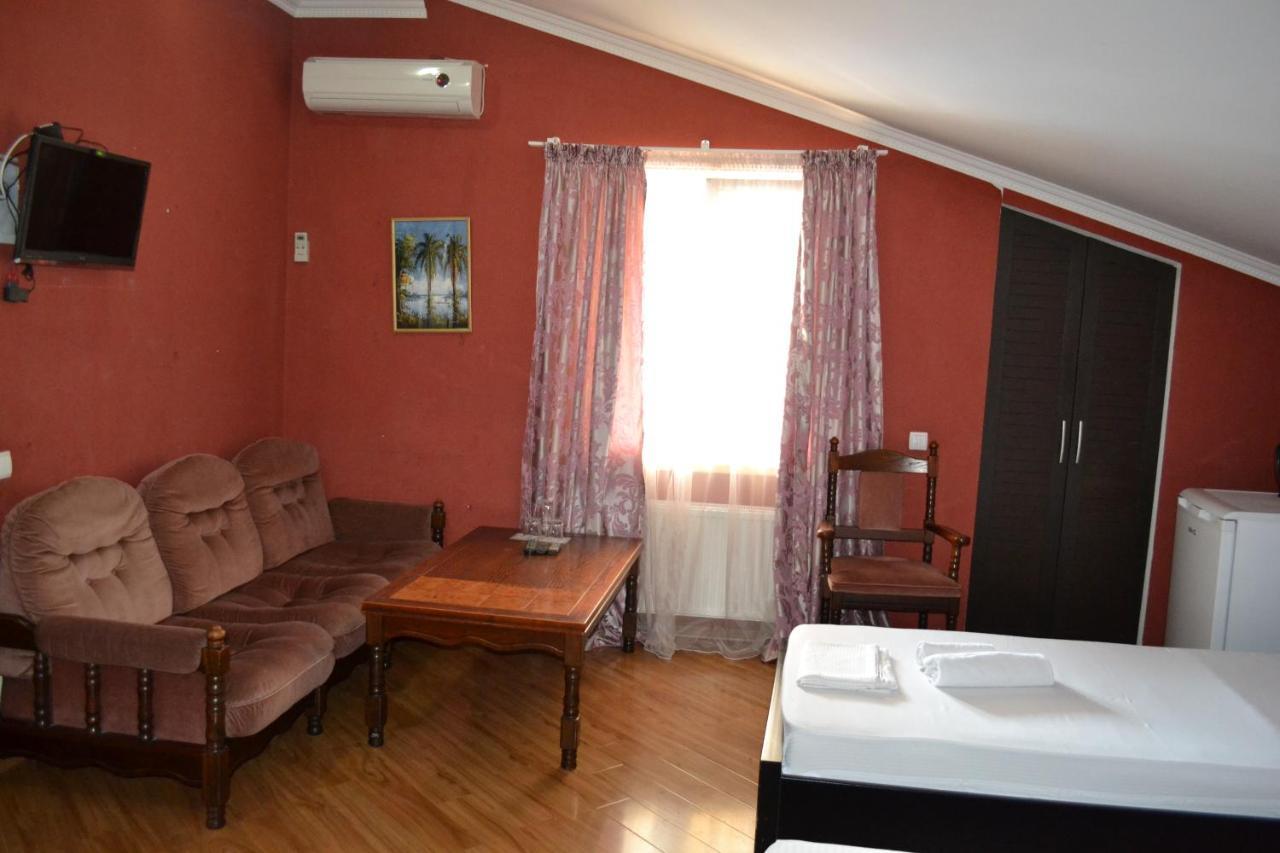 Hotel Isaka Tiflis Exterior foto