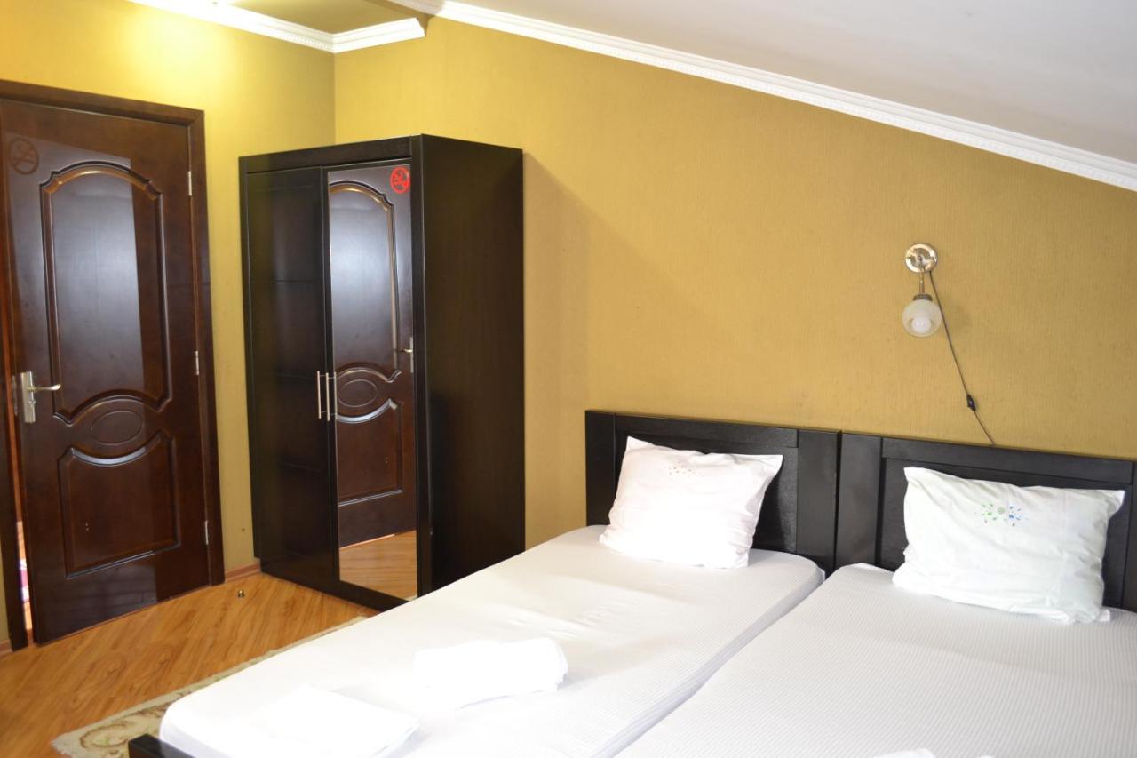 Hotel Isaka Tiflis Exterior foto