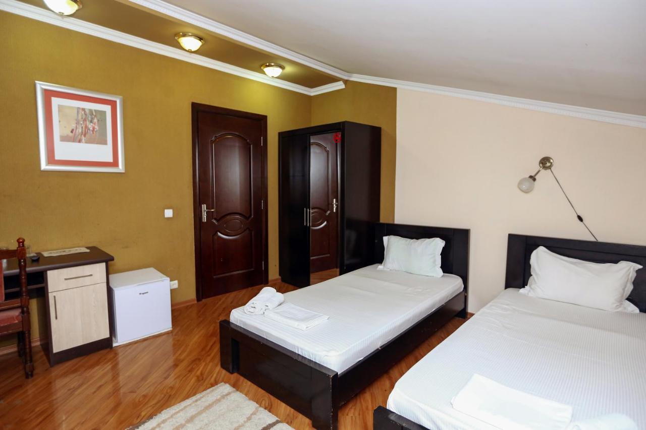 Hotel Isaka Tiflis Exterior foto