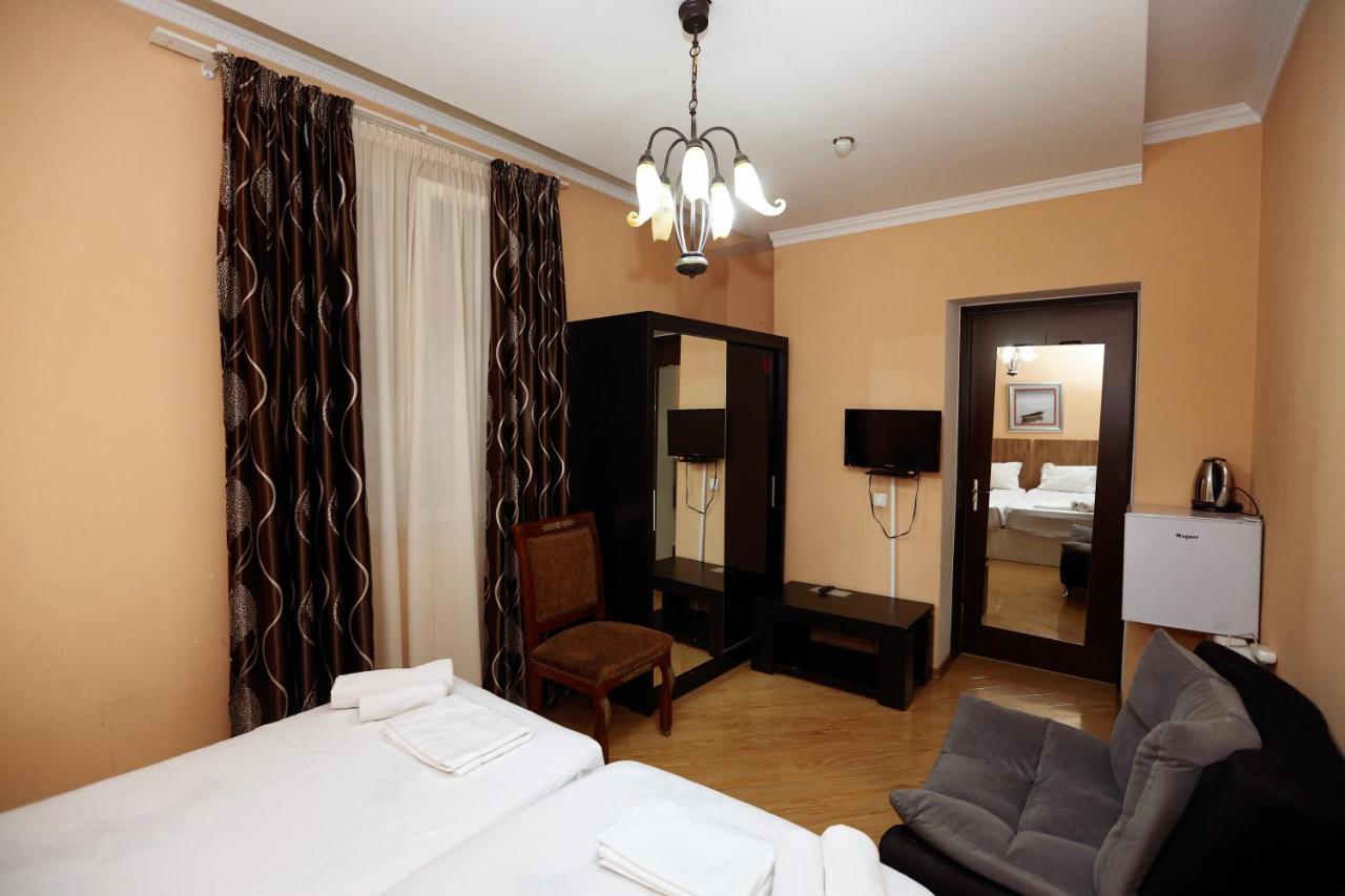 Hotel Isaka Tiflis Exterior foto