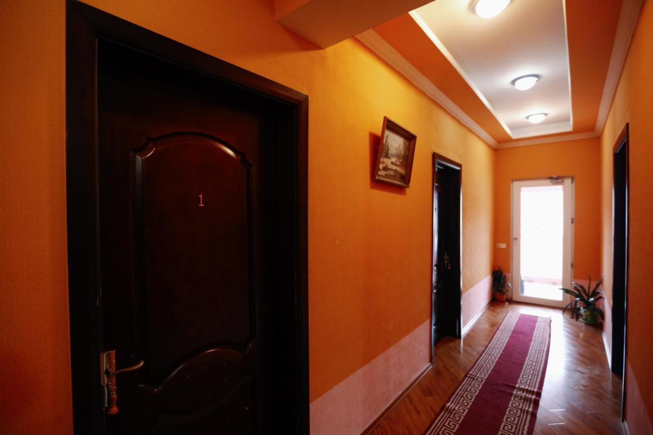 Hotel Isaka Tiflis Exterior foto