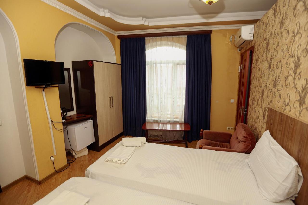 Hotel Isaka Tiflis Exterior foto