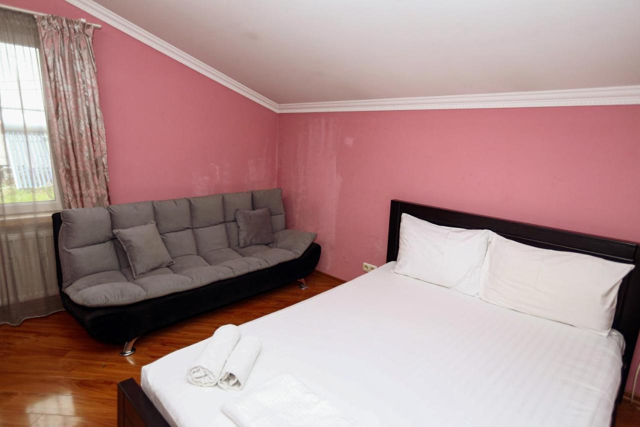 Hotel Isaka Tiflis Exterior foto